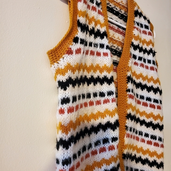 Womens 70's Earthtoned hand knitted vest - Picture 6 of 16